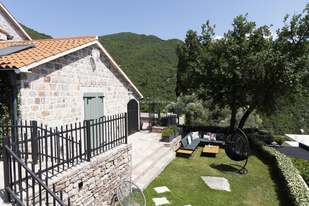 Kuća u Tivtu, 293m² — 14