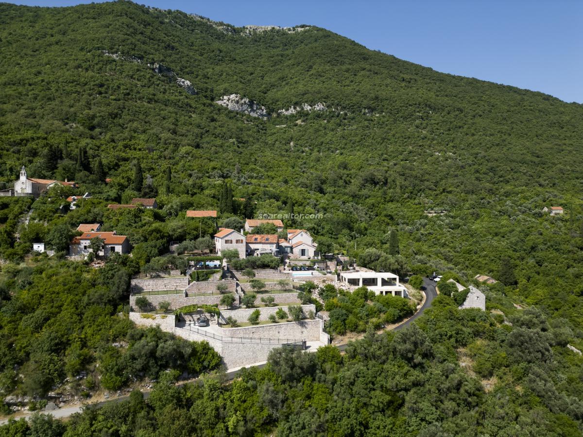 Kuća u Tivtu, 293m² — 3