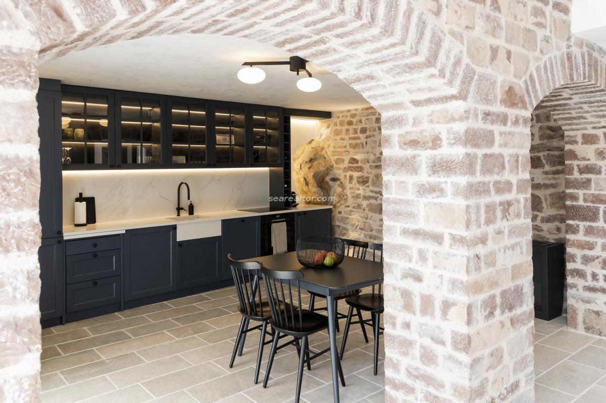 Kuća u Tivtu, 293m² — 24