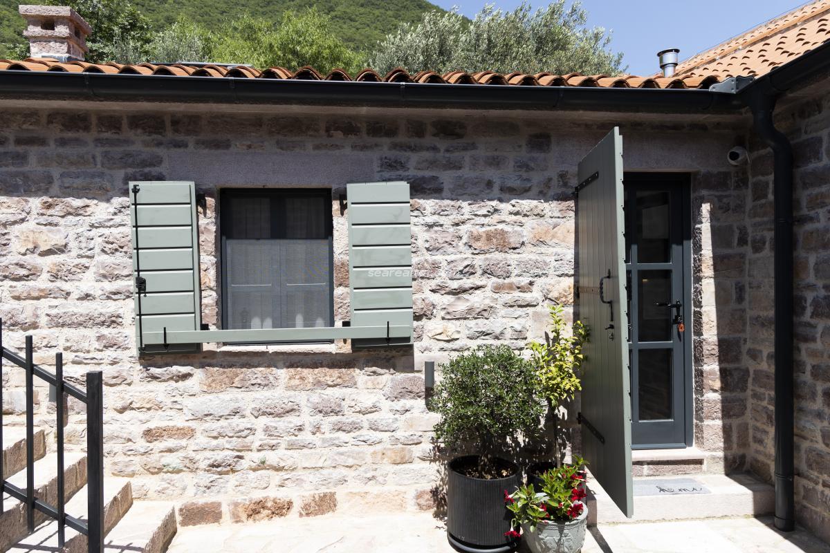 Kuća u Tivtu, 293m² — 26