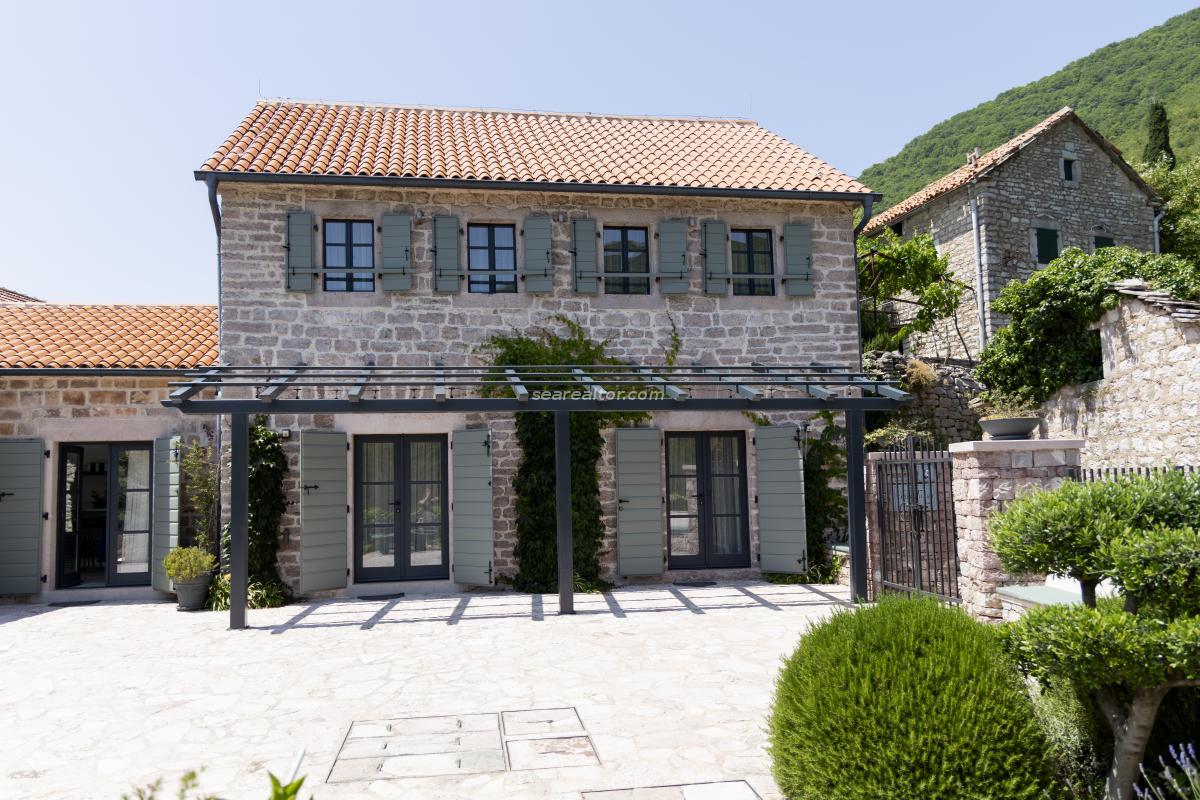 Kuća u Tivtu, 293m² — 32