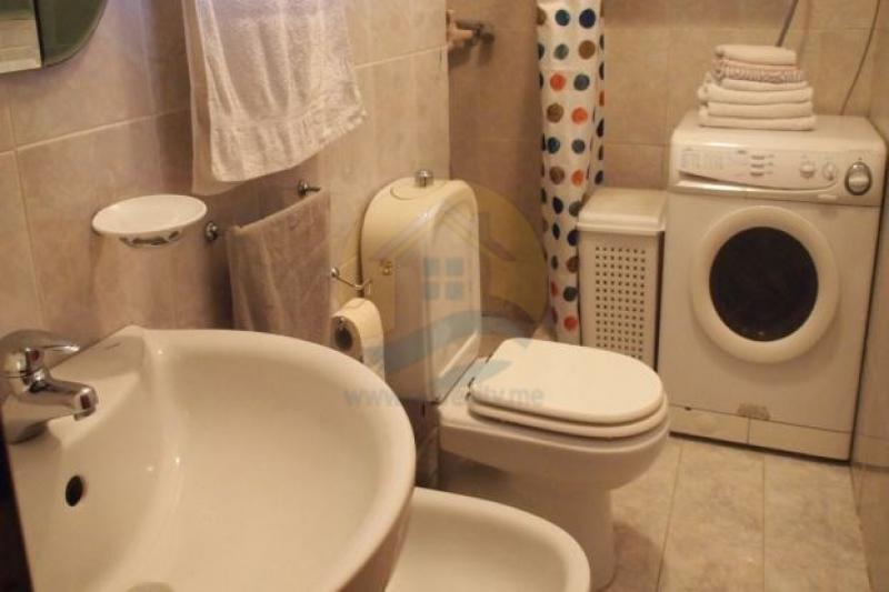Dvosoban stan u Herceg Novom, 75m² 11