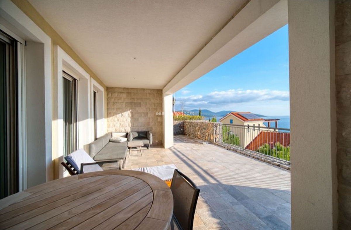 Dvosoban stan u Tivtu, 105m² 45