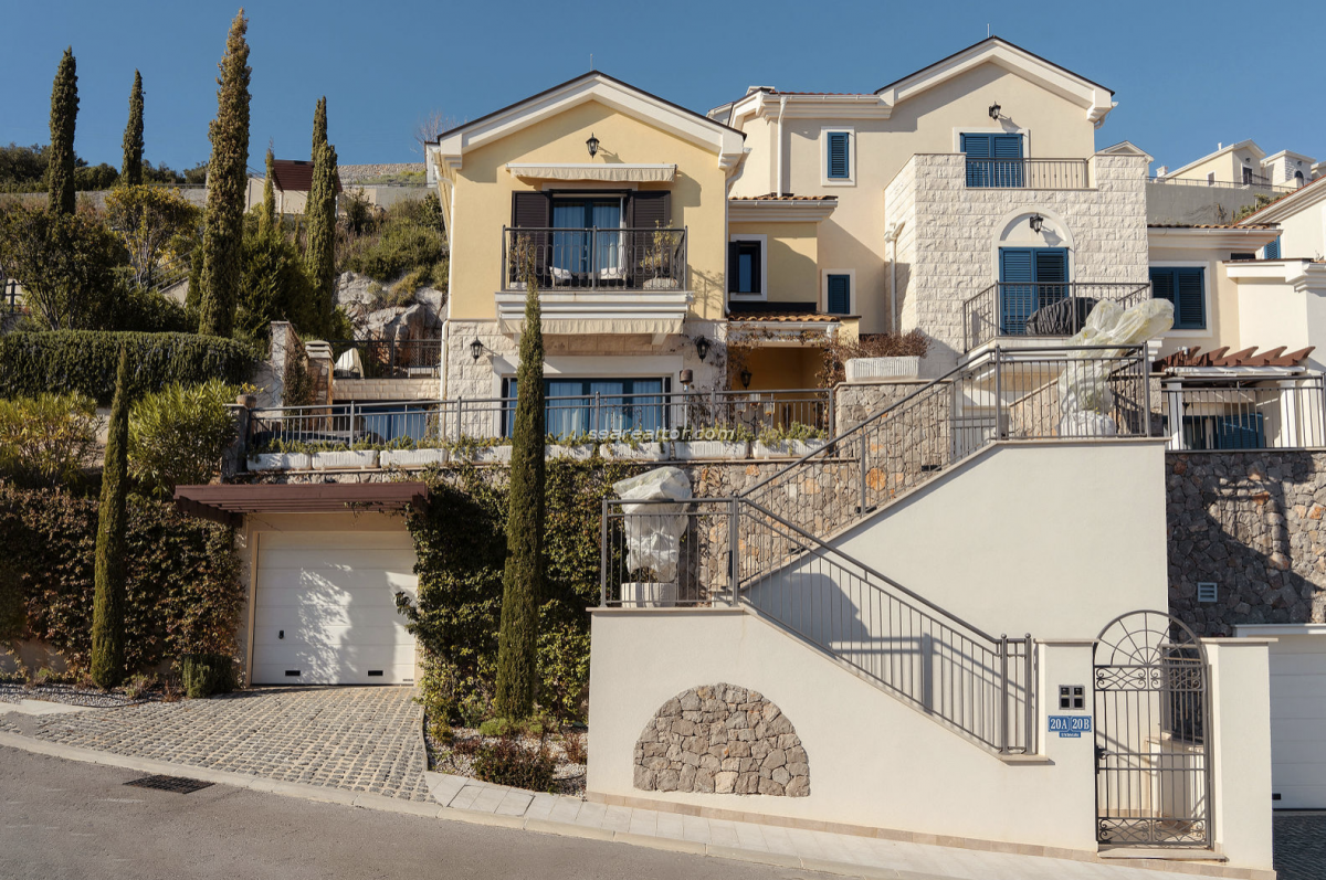 Dvosoban stan u Tivtu, 116m² 2