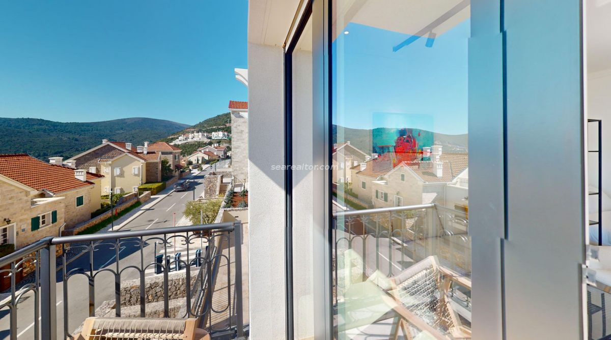 Garsonjera u Tivtu, 42m² — 2