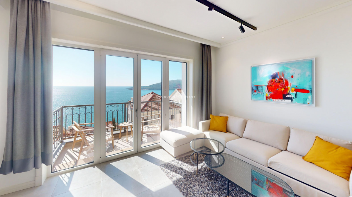 Garsonjera u Tivtu, 42m² — 3