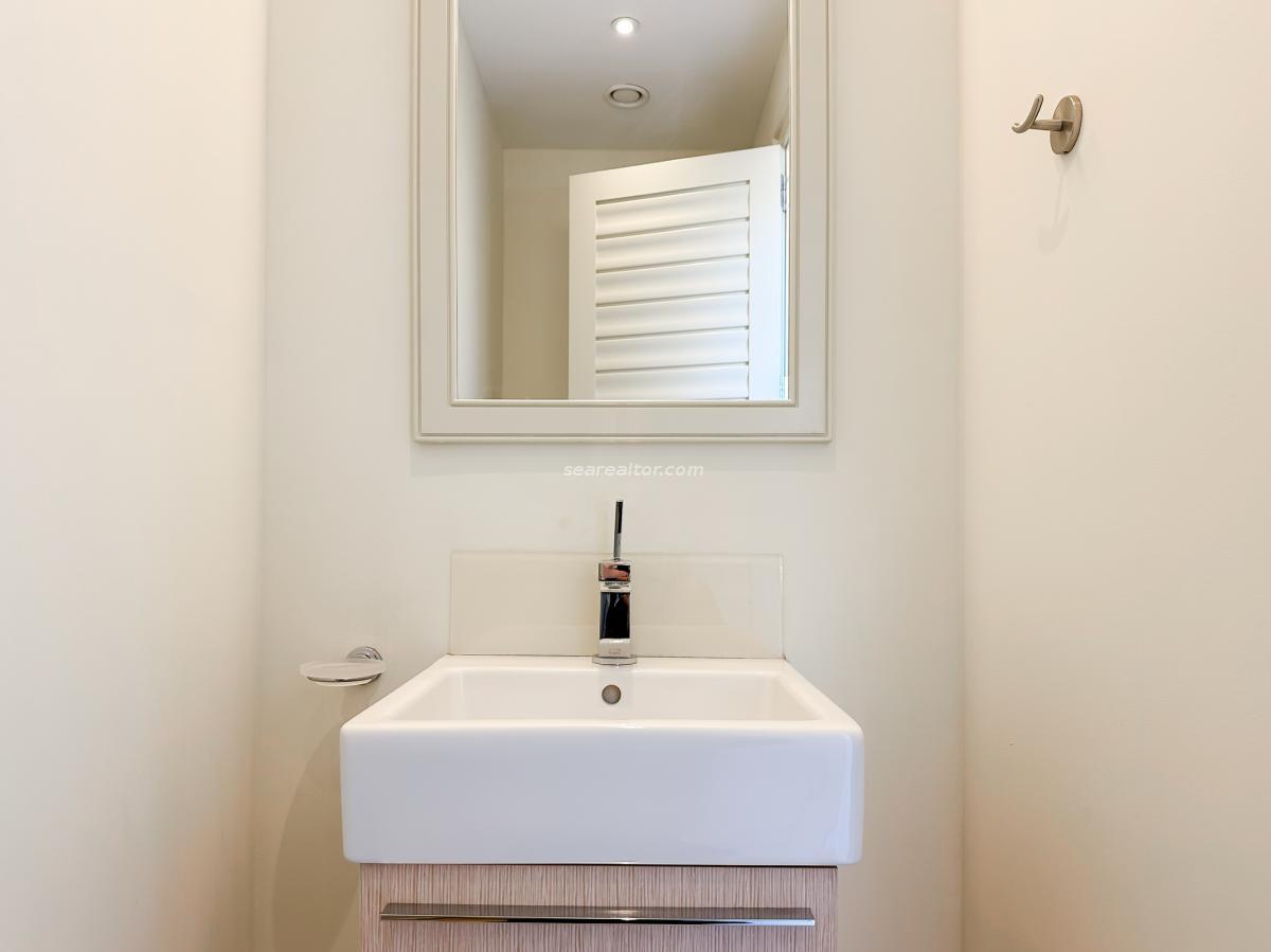 Luxury two bedroom apartment 115m2 in Porto Montenegro 12