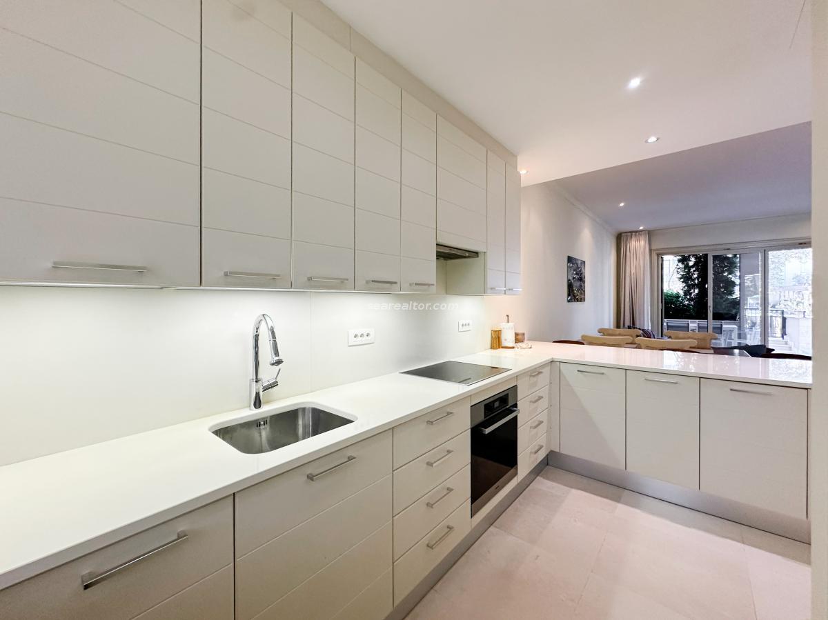 Luxury two bedroom apartment 115m2 in Porto Montenegro 10