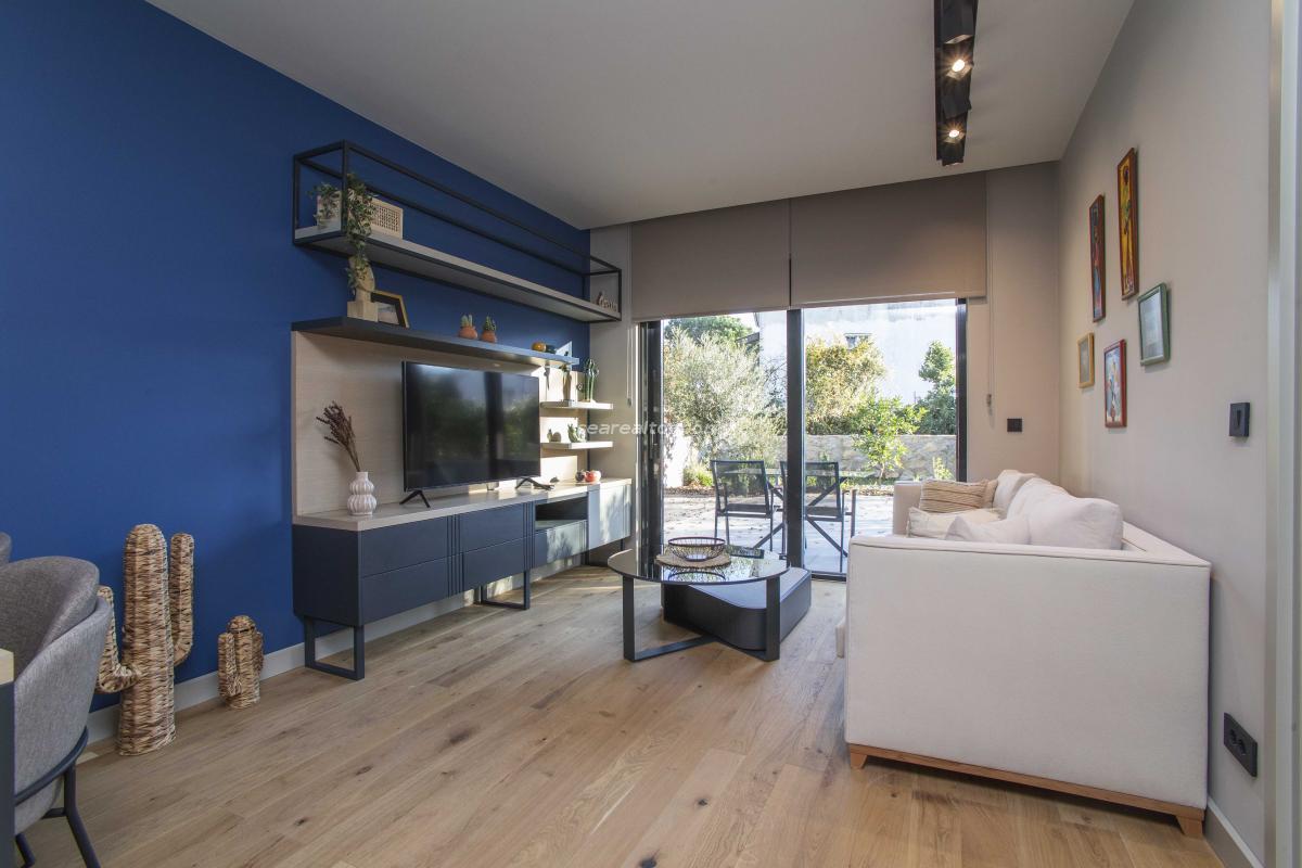 One bedroom apartment with a spacious terrace in Donja Lastva, Tivat 2