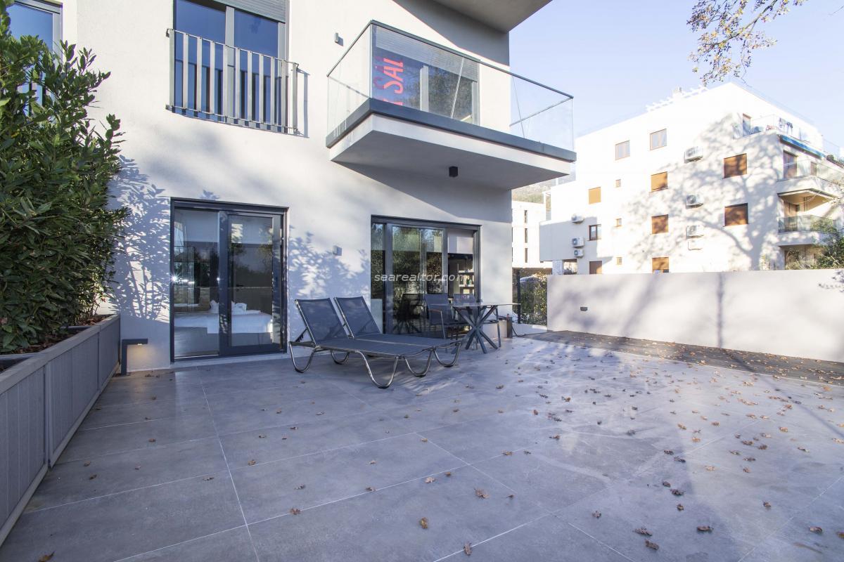 One bedroom apartment with a spacious terrace in Donja Lastva, Tivat 3