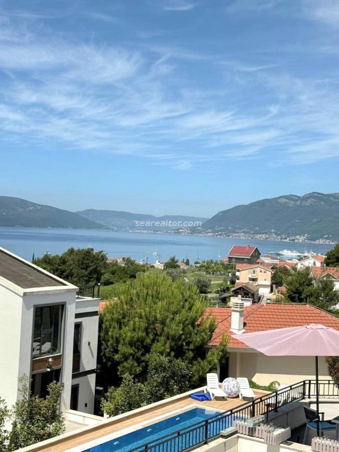 Двухкомнатная квартира площадью 70 м2 с видом на море и бассейном - Тиват, Кава