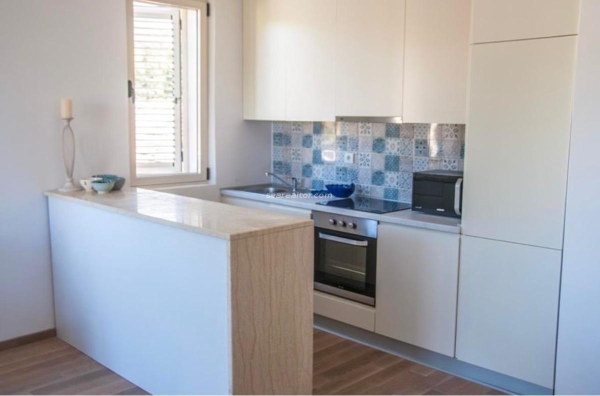 Möblierte Einzimmerwohnung (60 m²) im Zentrum von Tivat zu vermieten. 7