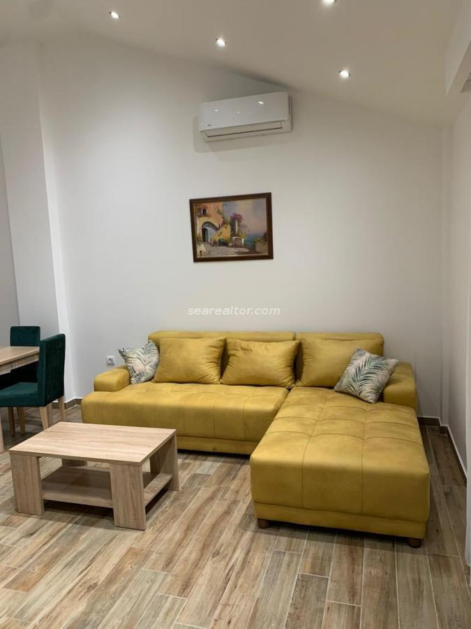 Eine komfortable 65 m² große Einzimmerwohnung in Tivat (Kava) zu vermieten. 2