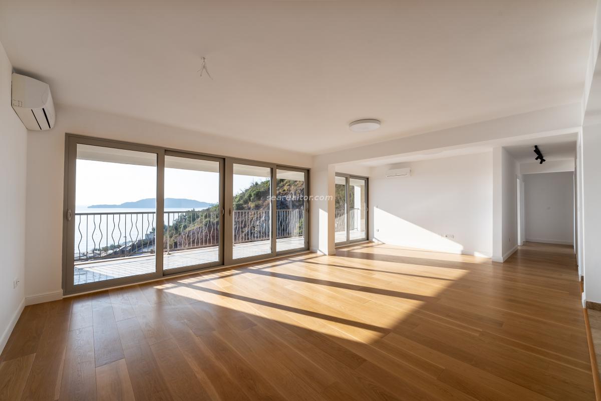 Trosoban stan u Budvi, 160m²