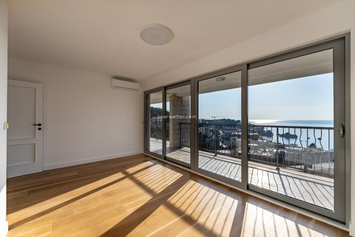 Trosoban stan u Budvi, 160m² 11