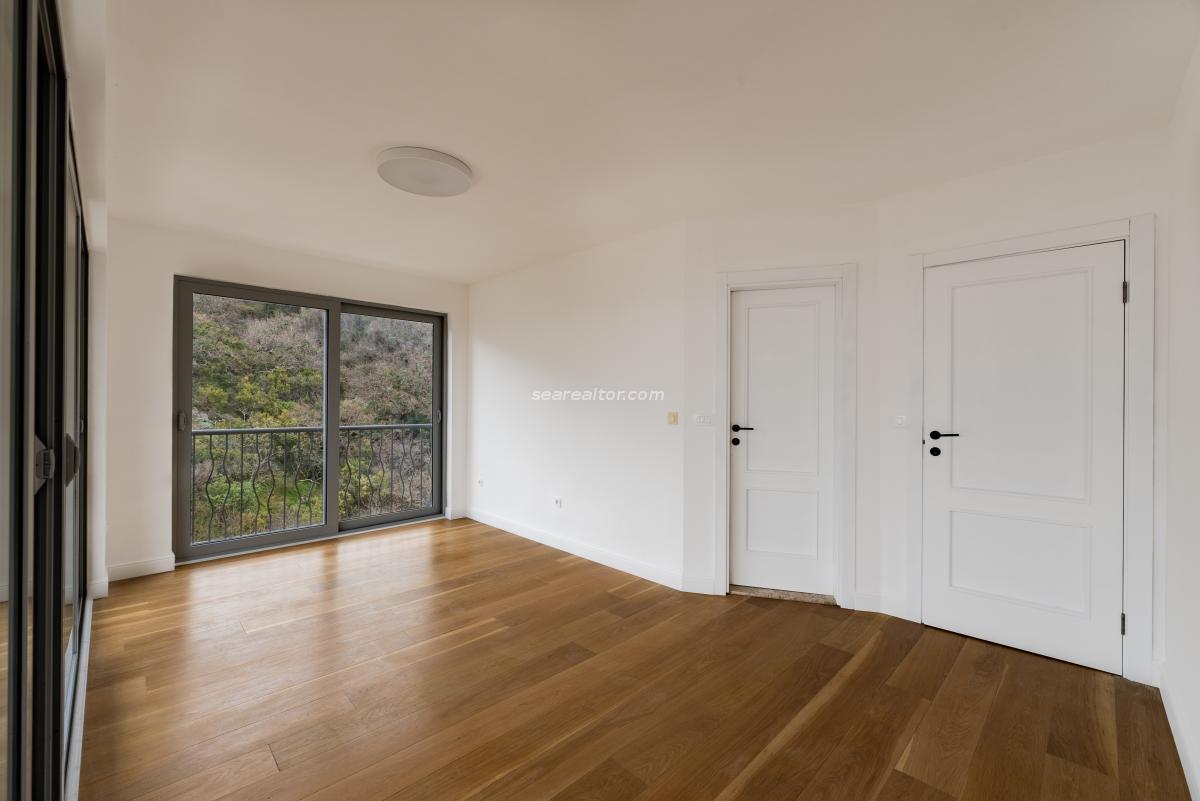 Trosoban stan u Budvi, 160m² 12