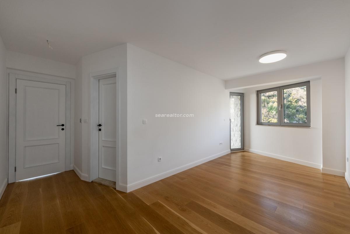 Trosoban stan u Budvi, 160m² 13