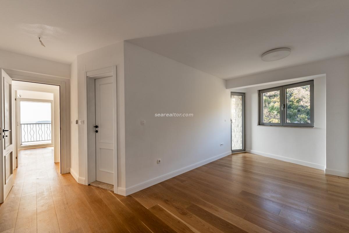 Trosoban stan u Budvi, 160m² 14