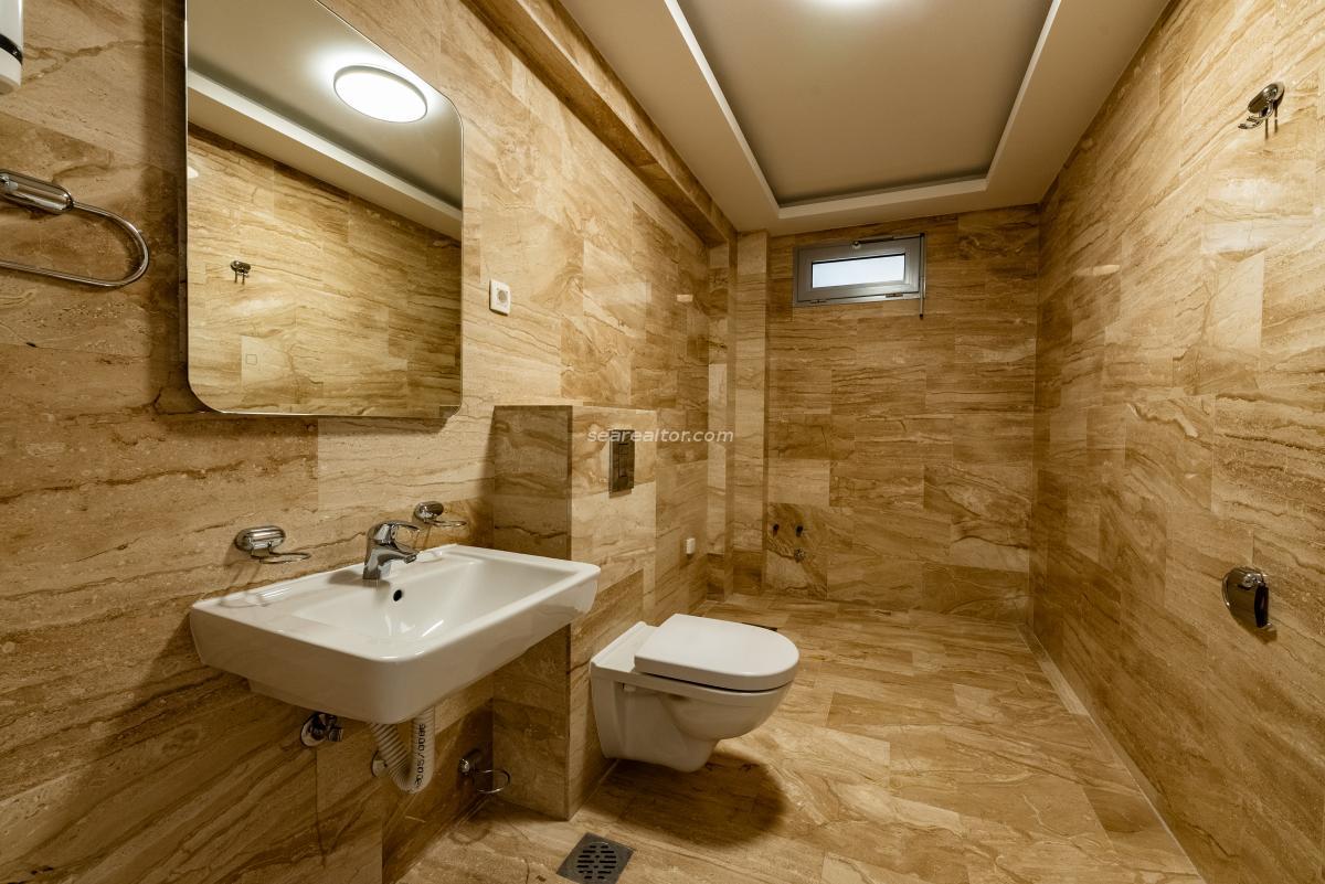 Trosoban stan u Budvi, 160m² 16