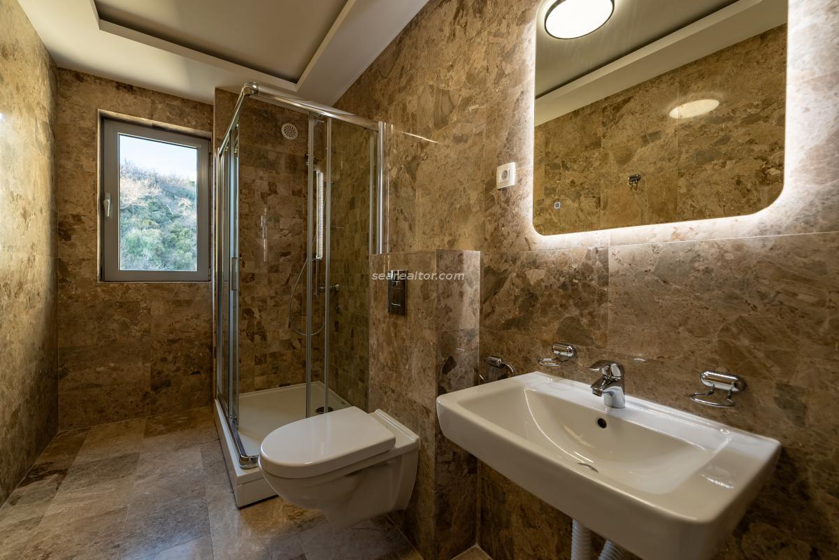 Trosoban stan u Budvi, 160m² 20