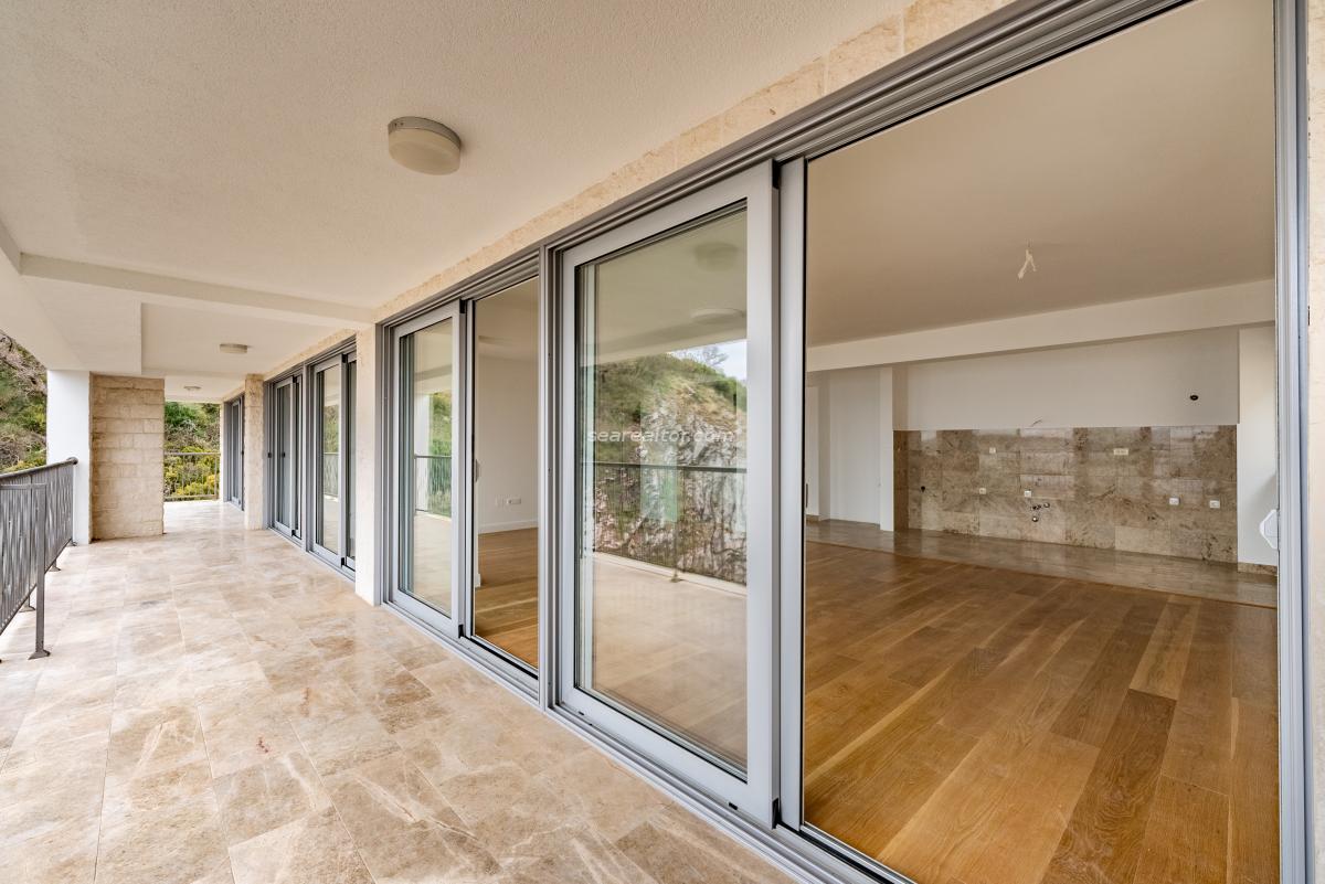 Trosoban stan u Budvi, 160m² 3