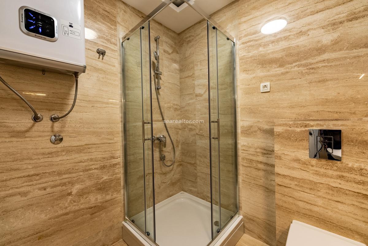 Trosoban stan u Budvi, 160m² 21