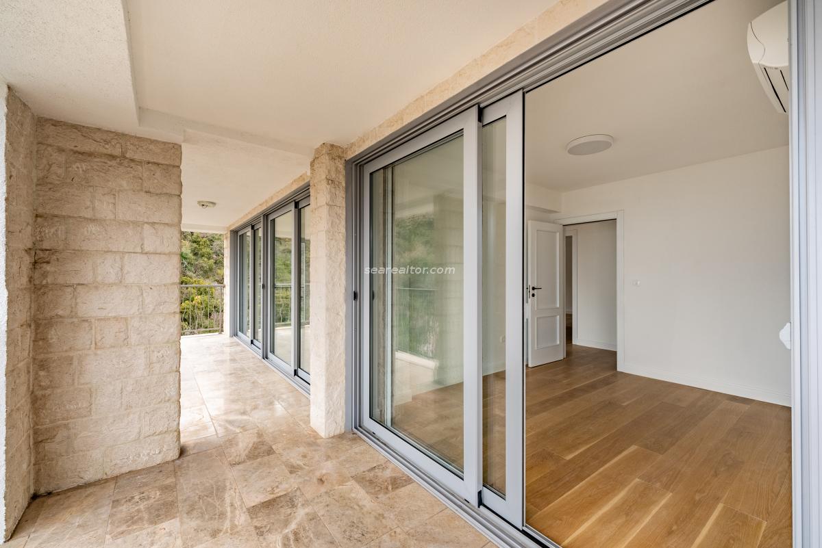 Trosoban stan u Budvi, 160m² 8
