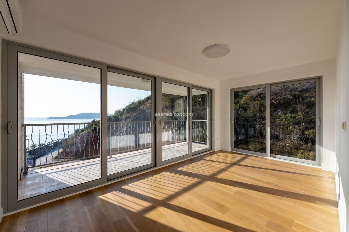 Trosoban stan u Budvi, 160m² 10