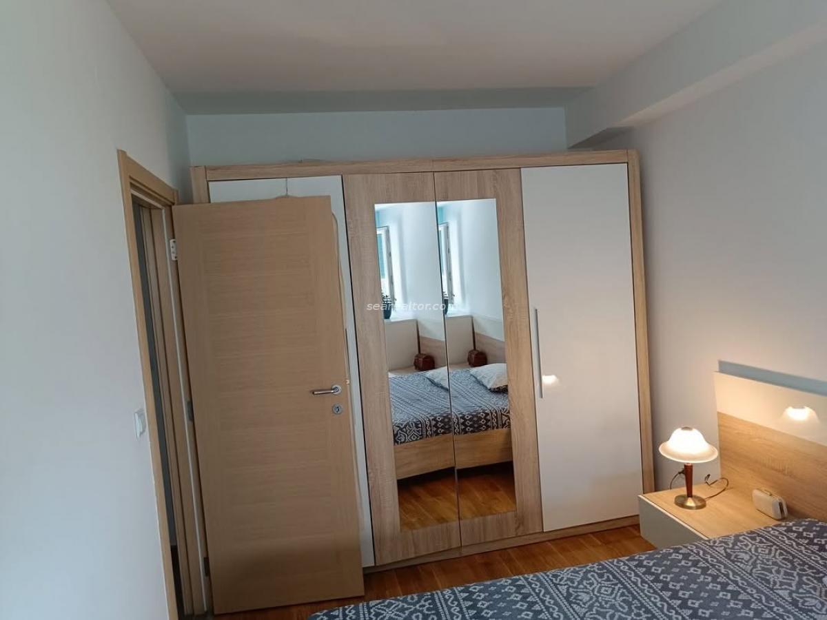 Двухкомнатная квартира 81 м² с парковкой – Тиват, Мазина 13