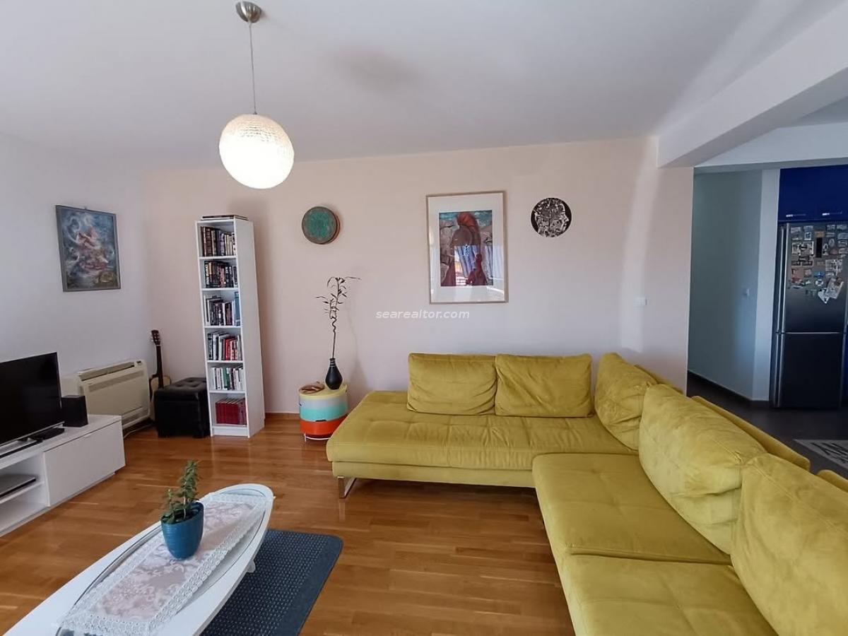 Двухкомнатная квартира 81 м² с парковкой – Тиват, Мазина 15