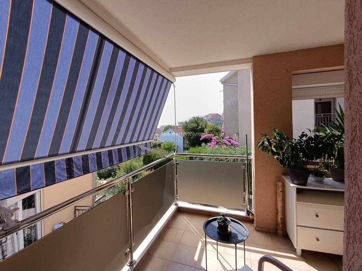 Двухкомнатная квартира 81 м² с парковкой – Тиват, Мазина 8