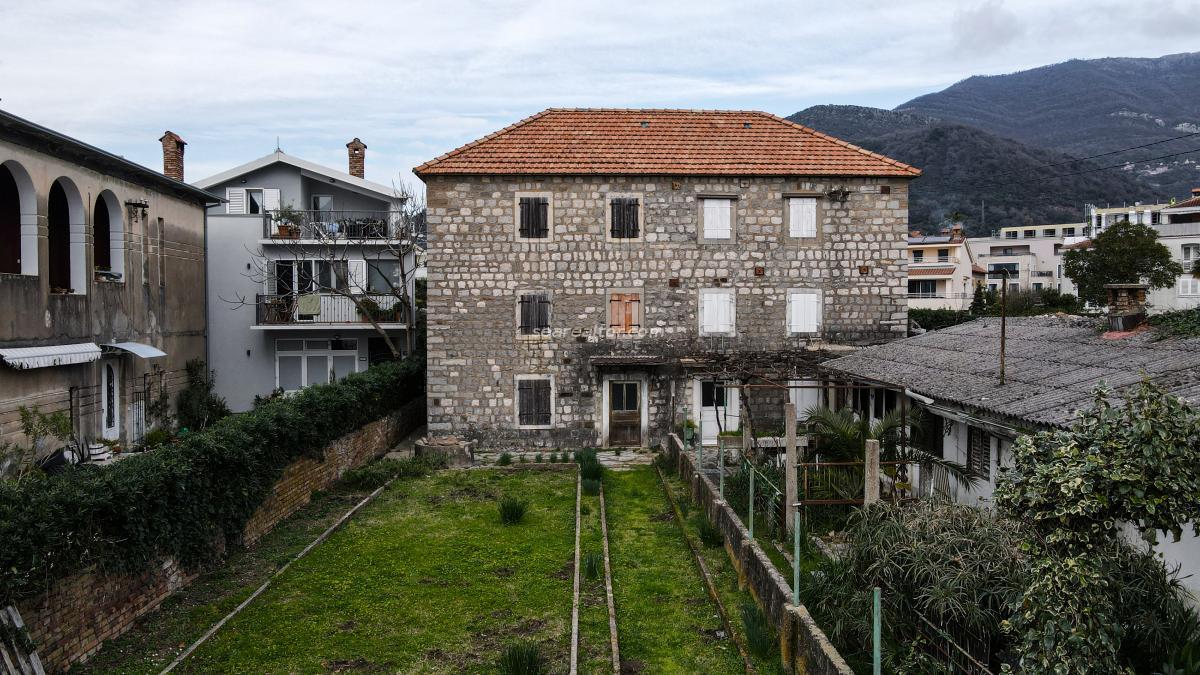 Nekretnina u Tivtu, 680m² — 4