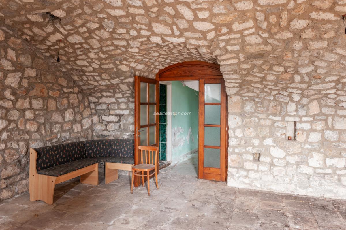 Commercial Space in Herceg Novi Old Town – Investment Opportunity 11