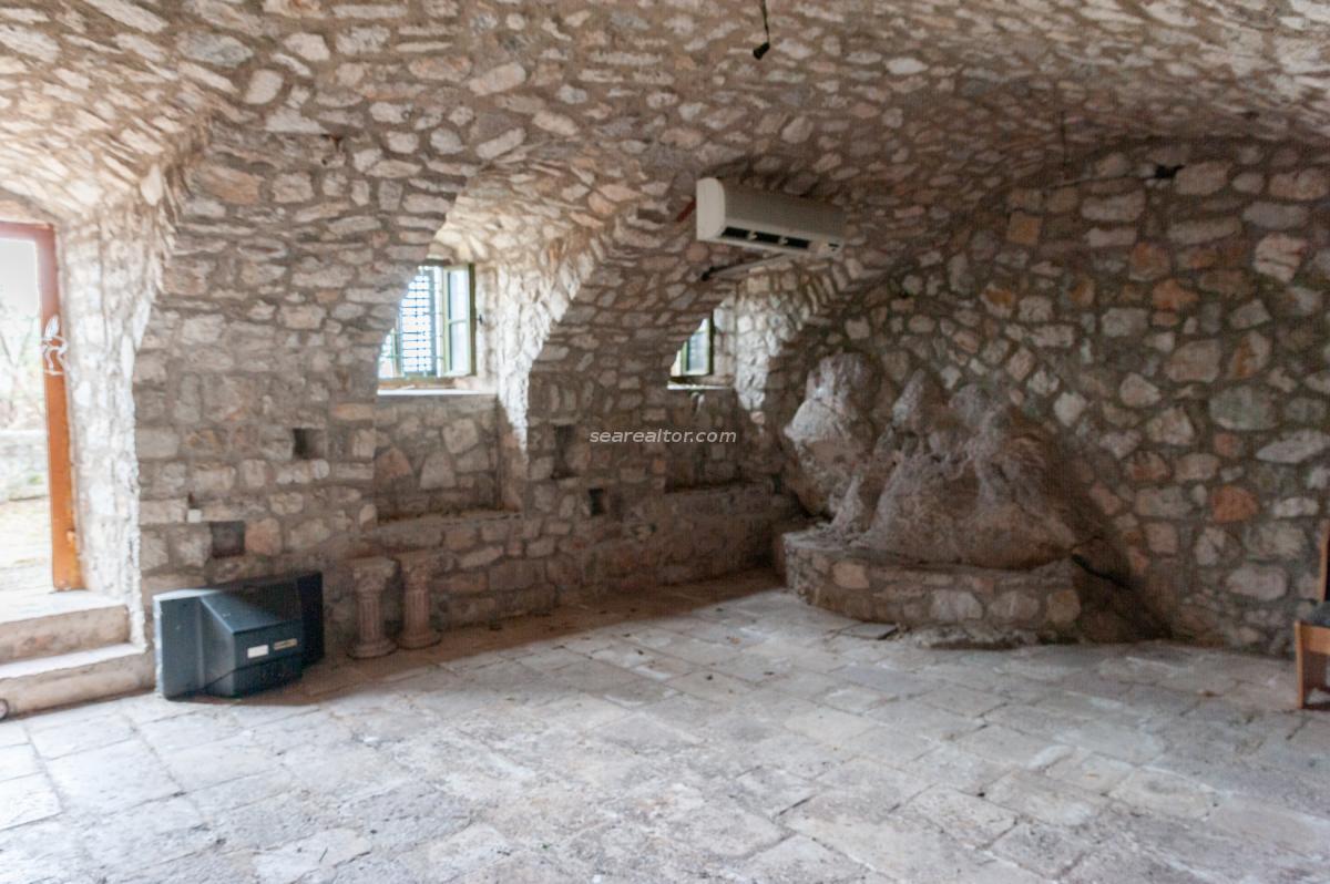 Commercial Space in Herceg Novi Old Town – Investment Opportunity 12