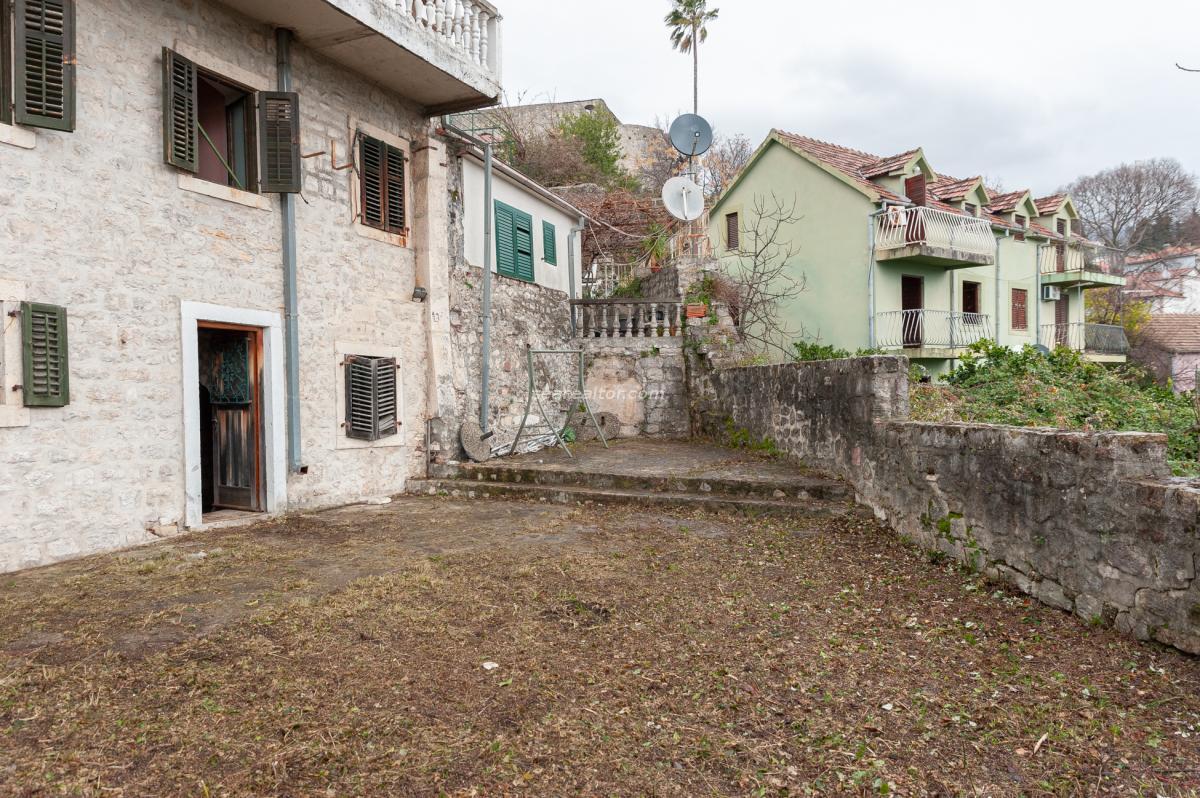 Commercial Space in Herceg Novi Old Town – Investment Opportunity 4