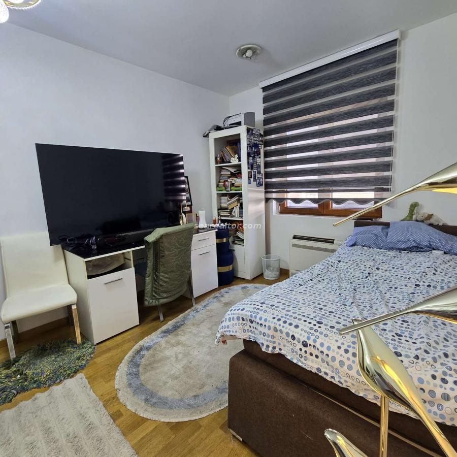Роскошная трёхкомнатная квартира 120 м² – улица Баку, Подгорица 15