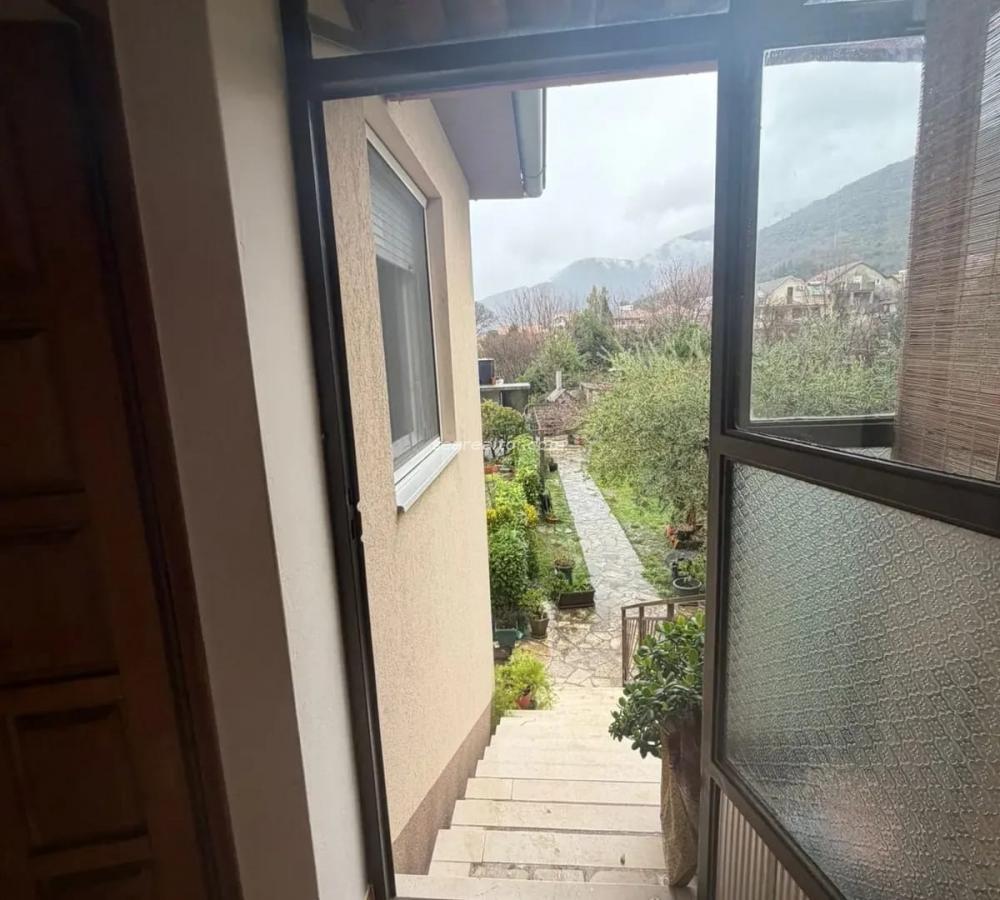 2-Zimmer-Wohnung mit privatem Parkplatz – Tripovići, Tivat 3