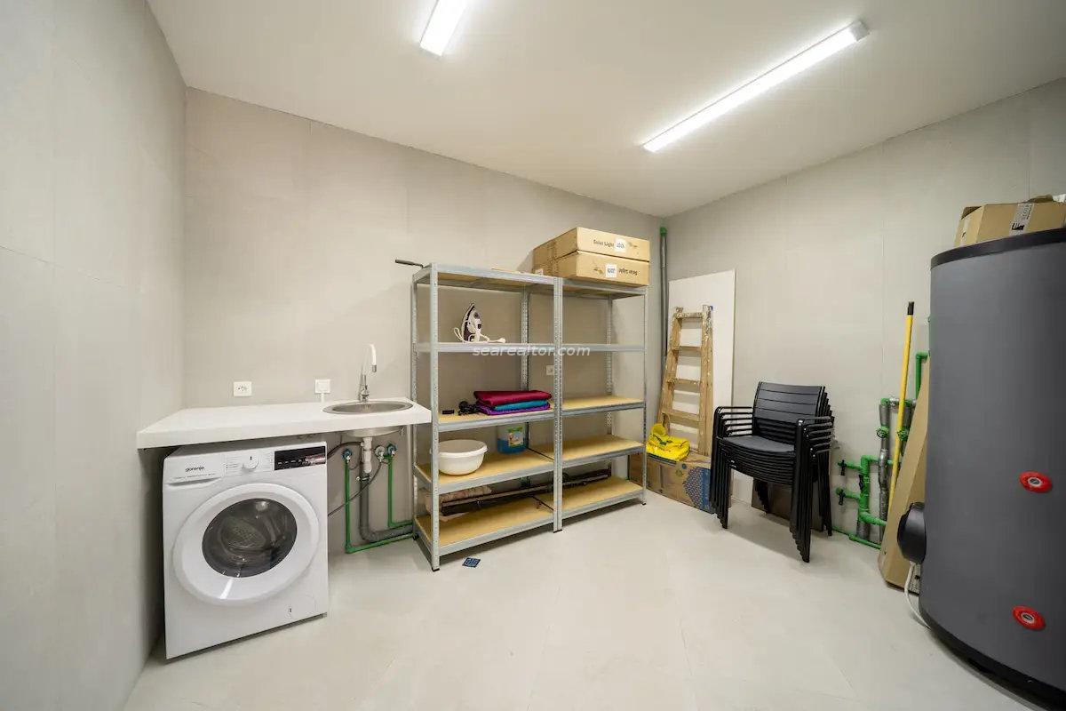 Havuzlu, 4 Yatak Odalı ve Panoramik Manzaralı Modern Kır Villası – Budva Rivierası 23