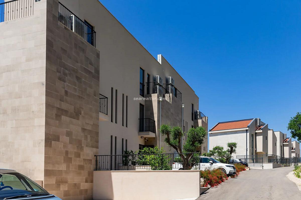 Havuzlu, 4 Yatak Odalı ve Panoramik Manzaralı Modern Kır Villası – Budva Rivierası 4