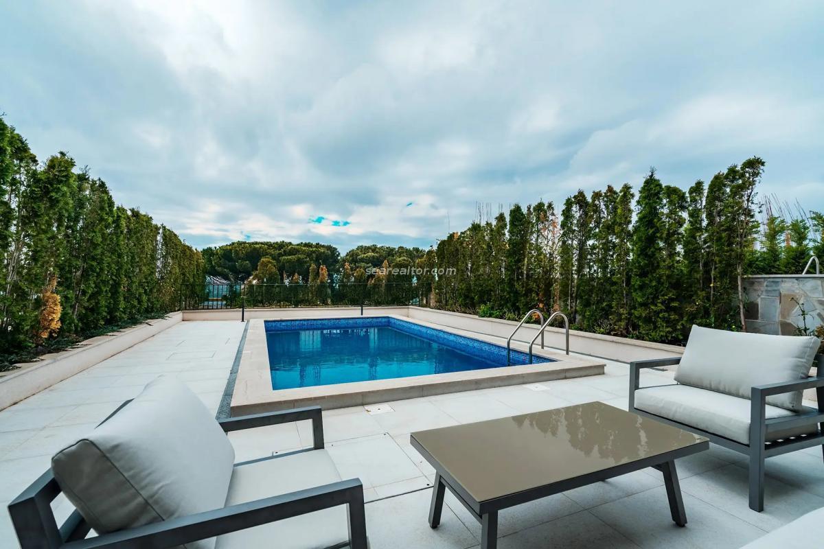 Kuća u Budvi, 220m² 2