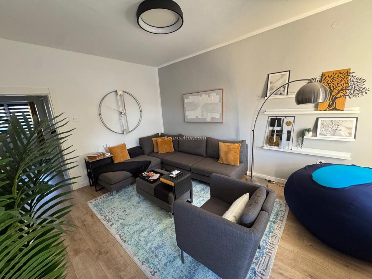 Modernes 1-Schlafzimmer-Apartment im Zentrum von Tivat, 2 Minuten zum Strand – Meerblick 3