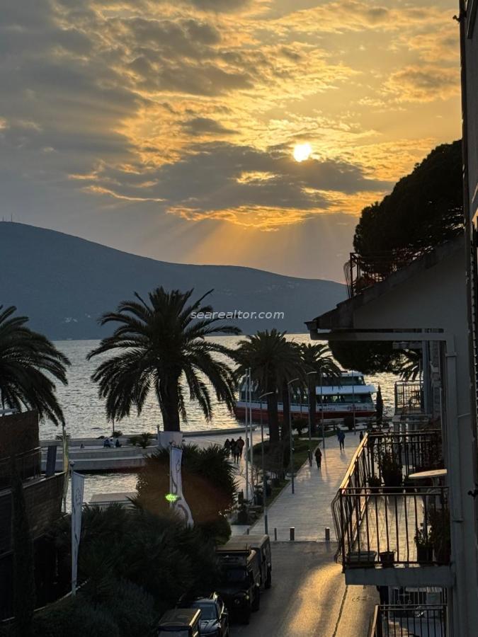 Modernes 1-Schlafzimmer-Apartment im Zentrum von Tivat, 2 Minuten zum Strand – Meerblick 9