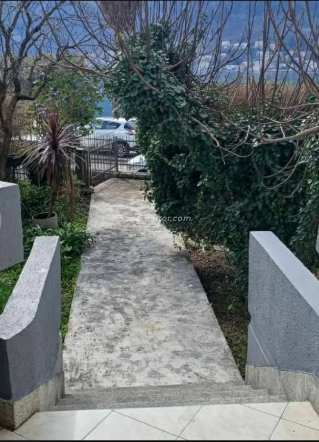 Denize Sıfır İki Yatak Odalı Daire – Dobrota, Kotor 2