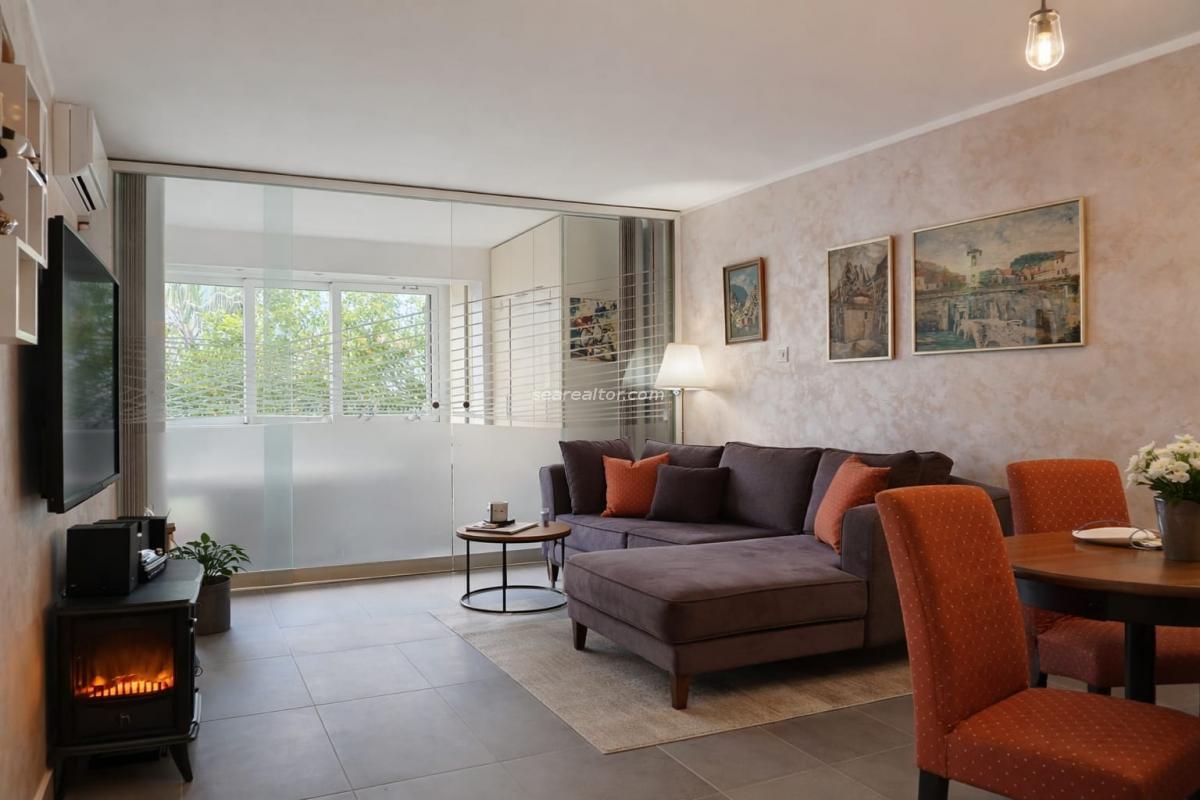 Denize Sıfır İki Yatak Odalı Daire – Dobrota, Kotor 3
