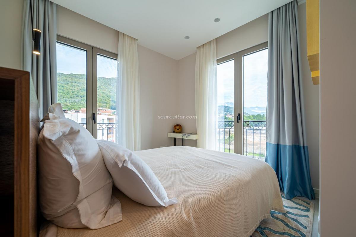 Spacious 2-Bedroom Apartment with Sea View in Tivat 14