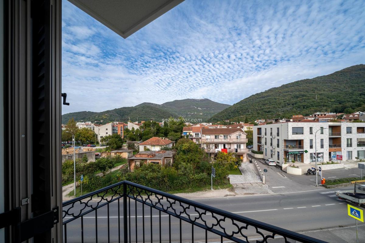 Spacious 2-Bedroom Apartment with Sea View in Tivat 17