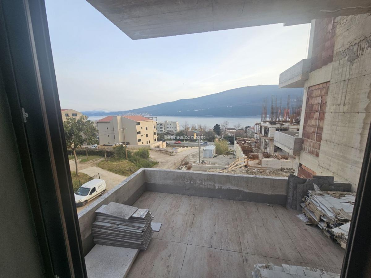 Dvosoban stan u Herceg Novom, 54m²