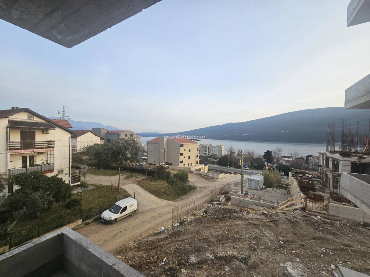 Двухкомнатная квартира с видом на море в Дженовичах, Херцег-Нови 3