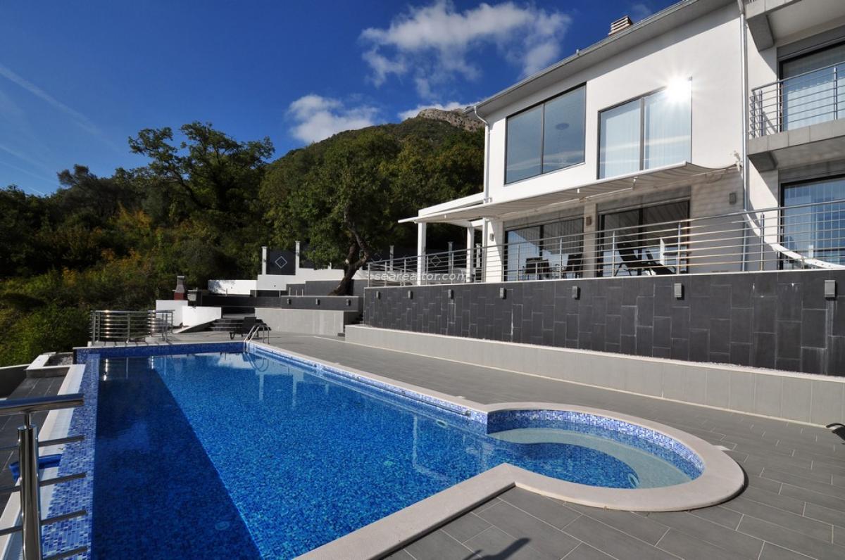 Havuzlu Lüks Villa, Misafir Dairesi ve Ek Arsa – Tivat 2