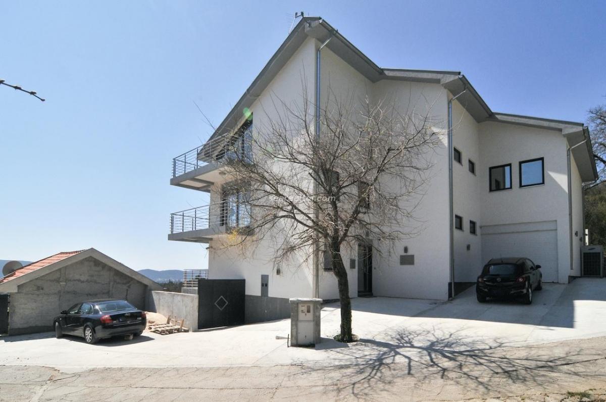 Havuzlu Lüks Villa, Misafir Dairesi ve Ek Arsa – Tivat 3